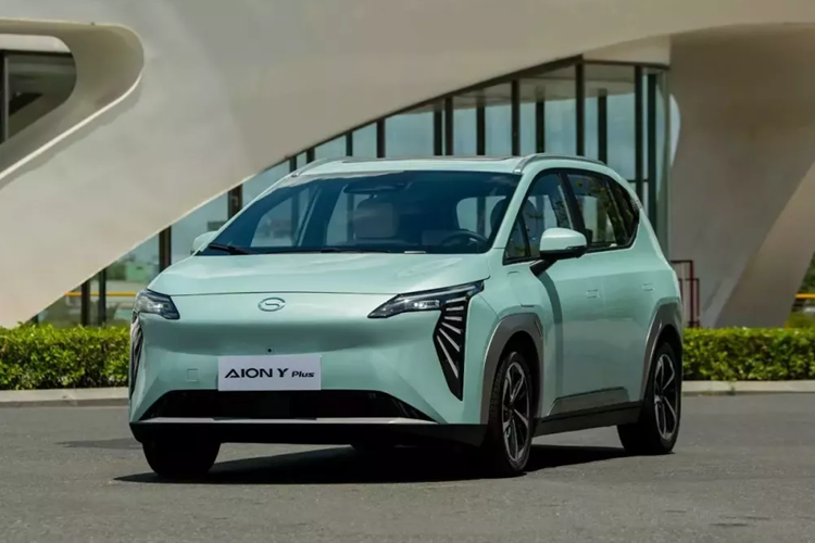 Mới đây, thương hiệu ôtô Trung Quốc Aion đã chính thức ra mắt thị trường Việt Nam với mẫu Aion Y Plus và ES 2024. Aion là thương hiệu con thuộc tập đoàn GAC Motors của Trung Quốc, tuy nhiên, hai thương hiệu Aion và GAC lại không chung nhà phân phối chính hãng ở Việt Nam.