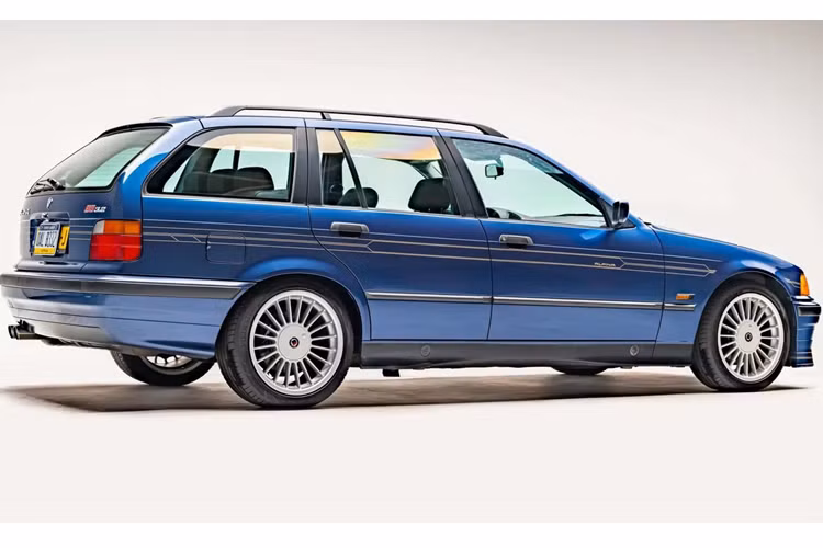 Chiếc xe này đã chạy được hơn 173.000 km, tuy nhiên các chi tiết trên xe nhìn chung vẫn còn rất mới và chiếc xe này xứng đáng là một mẫu xe giá trị mà những người chơi xe có thể bổ sung vào bộ sưu tập của mình.