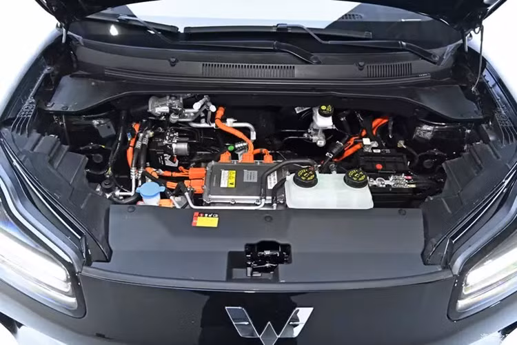 Các tính năng khí động học của nó, chẳng hạn như kính chắn gió góc cao, rèm gió phía trước kiểu lưỡi dao và bánh xe khí động học bằng hợp kim nhôm, góp phần giảm mức tiêu thụ năng lượng. Xe có ba tùy chọn màu sắc: Xám Storm, Xanh Aurora và Đen lượng tử.