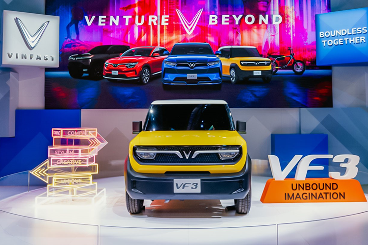 Đặc biệt, 2 ghế sau gập phẳng tăng tổng dung tích khoang chứa lên 550 lít - bằng chiếc hatchback 4 cửa nhỏ gọn. Đáng chú ý, VF 3 tích hợp các tính năng thông minh thiết yếu, mang đến trải nghiệm lái thoải mái và tiện nghi.