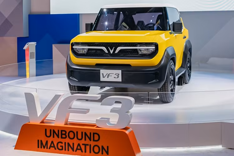 Trước khi ra mắt tại CES 2024, mẫu xe điện mini VF3 của VinFast từng được người tiêu dùng tại Việt Nam nhận xét tích cực qua các lần trưng bày. Đặc biệt, trước đó, nhiều đại lý bán lẻ tại Mỹ cho biết hứng thú với mẫu mini-eSUV khi thị trường này chưa nhiều lựa chọn xe điện cỡ siêu nhỏ, thông minh và giá bán phải chăng.