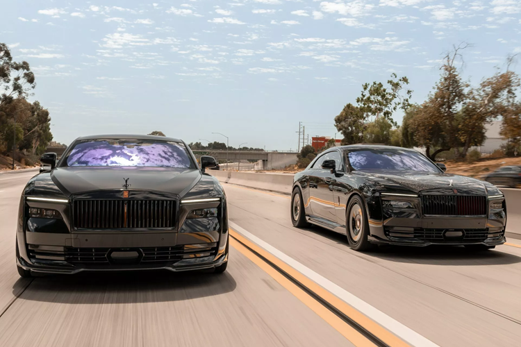 Bên cạnh gói độ từ thương hiệu 1016 Industries, xưởng độ xe RDB có trụ sở tại LA đã tiến hành hoàn thiện cho chiếc xe này với những bộ mâm độ Rolls-Royce Spectre ấn tượng.
