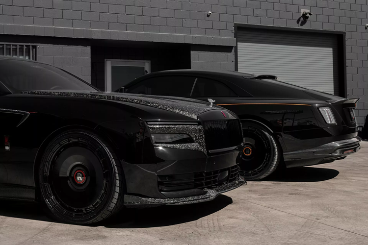 Bên cạnh việc cải thiện thiết kế phần mặt trước và hai bên hông xe, phần đuôi xe cũng được trang bị nhiều chi tiết khác biệt nhằm hoàn thiện diện mạo tổng thể góc cạnh của phiên bản độ. Xe được trang bị hai cánh lướt gió phía sau bao gồm một cánh lướt gió trên kính sau và một cánh gió ở trên nắp phía sau trên khoang hành lý của xe.