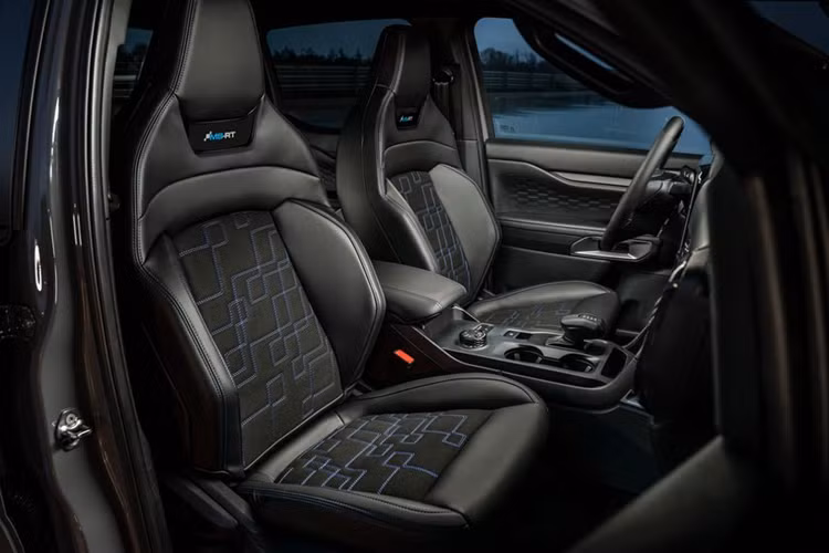 Cung cấp sức mạnh cho Ranger MS-RT vẫn là cỗ máy diesel (dầu) 3.0 V6 công suất 237 mã lực, mô-men xoắn 600 Nm, tương tự bản Wildtrak và Platinum.