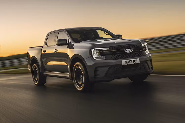 Ngoài ra, chắn bùn còn được trang trí những lỗ thông hơi. Xe bán tải Ford Ranger MS-RT 2024 còn được trang bị bộ vành 21 inch mới, kết hợp lốp địa hình 275/45R21.