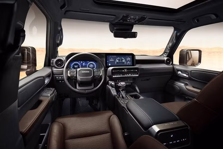 Với công nghệ thông tin giải trí hơi lỗi thời và một số hệ thống hỗ trợ người lái chưa được cải tiến, rất có thể phiên bản Land Cruiser 300 2025 nâng cấp sắp được ra mắt vào tháng 12 sắp tới sẽ khắc phục những chi tiết này.