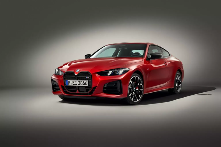 Sức mạnh động cơ của BMW 4-Series 2025 phiên bản 430i trang bị động cơ xăng dung tích 2.0L 4 xi-lanh tăng áp kết hợp công nghệ Mild Hybrid, sản sinh công suất tối đa 255 mã lực và mô-men xoắn cực đại 400 Nm.