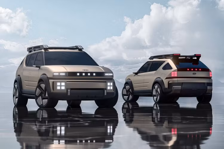 Tại sự kiện “Clearly Committed” tổ chức tại Hyundai Motorstudio Goyang, Initium Concept đã có màn ra mắt toàn cầu và là chiếc xe đầu tiên mang ngôn ngữ thiết kế mới của Hyundai - “Nghệ Thuật Thép” (Art of Steel).