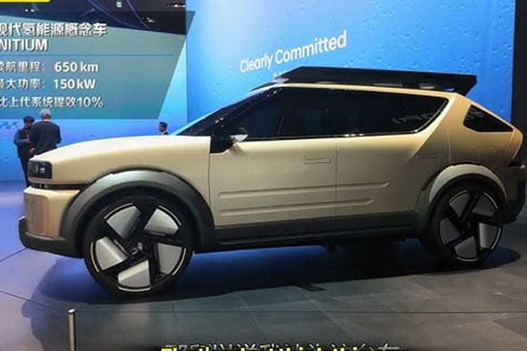 Initium Concept còn tích hợp tính năng V2L (Vehicle to Load) cho phép cung cấp điện từ xe cho các thiết bị ngoại vi, cùng với hệ thống tăng cường độ cứng cấu trúc và hệ thống 9 túi khí để đảm bảo an toàn tối đa cho hành khách. Initium Concept không chỉ là một mẫu xe thử nghiệm mà còn đánh dấu bước ngoặt quan trọng trong chiến lược dài hạn của Hyundai đối với công nghệ xe điện Hydro.