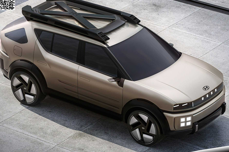 Điểm nhấn của ngôn ngữ này là ký hiệu “+” thể hiện trên cụm đèn của xe, đóng vai trò như đặc điểm nhận diện riêng cho các dòng xe chạy pin nhiên liệu Hydro (FCEV) của hãng. Initium Concept lấy cảm hứng từ SUV mang đến sự kết hợp giữa cuộc sống đô thị và tính năng mạnh mẽ cho các chuyến phiêu lưu ngoài trời.