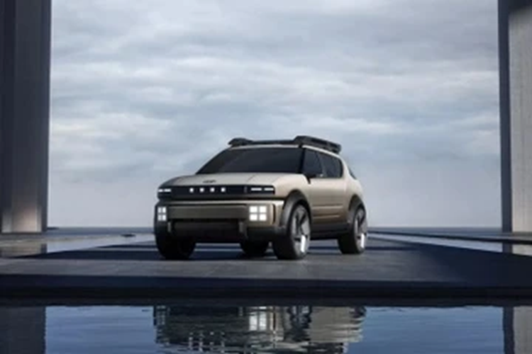 Theo tiếng Latin, “Initium” có nghĩa là khởi đầu, tượng trưng cho bước tiến mới của Hyundai sau 27 năm nghiên cứu và phát triển công nghệ pin nhiên liệu Hydro. Initium Concept ra đời cùng ngôn ngữ thiết kế mới “Nghệ Thuật Thép,” đại diện cho tầm nhìn phát triển dòng xe Hydro của Hyundai trong tương lai.