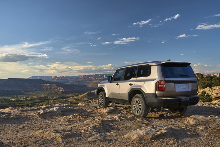 Tình trạng các đại lý “thổi giá” xe lên cao không chỉ xảy ra với Toyota Land Cruiser 2024. Theo ghi nhận, hầu hết đại lý tại Mỹ đều đang cộng thêm một khoản phí lớn vào giá xe khi đến tay khách hàng, điển hình như mẫu Dodge Challengers và Ford Mustang cho đến cả những chiếc Hyundai Ioniq 5 N.