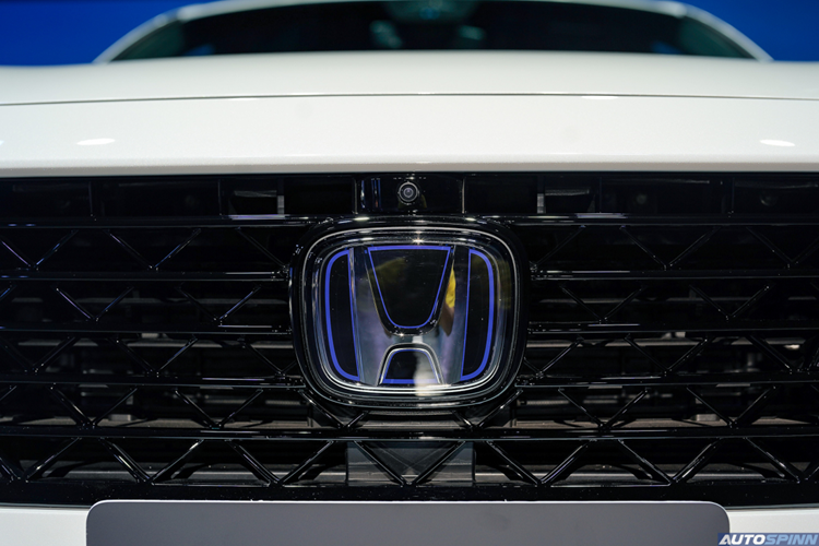 Ông Sugita cho biết dòng xe HEV của Honda hiện đang nhận được nhiều quan tâm đặc biệt không chỉ nhờ khả năng tiết kiệm nhiên liệu 30% so với bản xăng mà còn vì khả năng tăng tốc vượt trội cùng cảm giác lái đầy phấn khích.