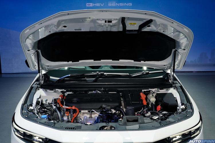 Như vậy, trong năm nay, hãng Honda sẽ bán 2 mẫu xe hybrid ở thị trường Việt Nam, bao gồm cả CR-V e:HEV RS. Mẫu xe hybrid mới của Honda ở Việt Nam có thể cũng được nhập khẩu nguyên chiếc từ Thái Lan như CR-V e:HEV RS.