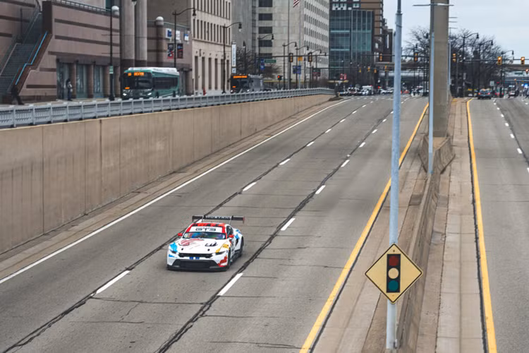 Chiếc xe đua cuối cùng truyền cảm hứng cho chiếc xe đua Mustang GT3 2024 của Ford chính là Mustang Cobra Trans-Am 1997.