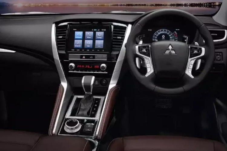 Đáng tiếc là chưa có nhiều thông tin liên quan đến trang bị của Mitsubishi Pajero Sport 2024. Theo tin đồn, mẫu SUV hạng trung này sẽ được bổ sung động cơ diesel mới tương tự Mitsubishi Triton 2024.