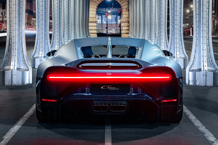 Theo kế hoạch ban đầu, Chiron Profilée sẽ là một trong những biến thể của dòng Chiron. Tuy nhiên, dòng hypercar này đã được đặt hàng quá nhanh khiến Bugatti quyết định hủy bỏ kế hoạch ra mắt Profilée, vốn đã được phát triển từ quý III/2020.