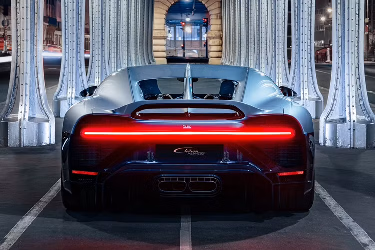 Theo kế hoạch ban đầu, Chiron Profilée sẽ là một trong những biến thể của dòng Chiron. Tuy nhiên, dòng hypercar này đã được đặt hàng quá nhanh khiến Bugatti quyết định hủy bỏ kế hoạch ra mắt Profilée, vốn đã được phát triển từ quý III/2020.