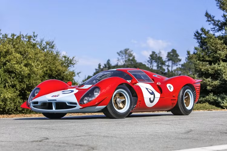 2. Ferrari 412 P Berlinetta đời 1967 (30,255 triệu USD): Còn được biết đến với tên gọi P3/4, Ferrari 412 P là phiên bản thử nghiệm P3 nhưng sở hữu ngoại thất khí động học của dòng P4.
