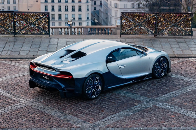 Với số tiền 9.792.500 Euro, tương đương khoảng 10,8 triệu USD, Bugatti Chiron Profilée là mẫu xe thương mại chưa sử dụng được đấu giá cao nhất từ trước đến nay tại buổi đấu giá Paris 2023 của RM Sotheby's.
