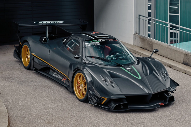 Mặc dù trải qua một năm có nhiều biến động về kinh tế, giới siêu giàu toàn cầu vẫn mạnh tay chi tiêu cho những mẫu xe ôtô giá đắt nhất thế giới lên đến hàng chục triệu USD.