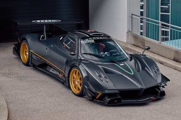 Mặc dù trải qua một năm có nhiều biến động về kinh tế, giới siêu giàu toàn cầu vẫn mạnh tay chi tiêu cho những mẫu xe ôtô giá đắt nhất thế giới lên đến hàng chục triệu USD.