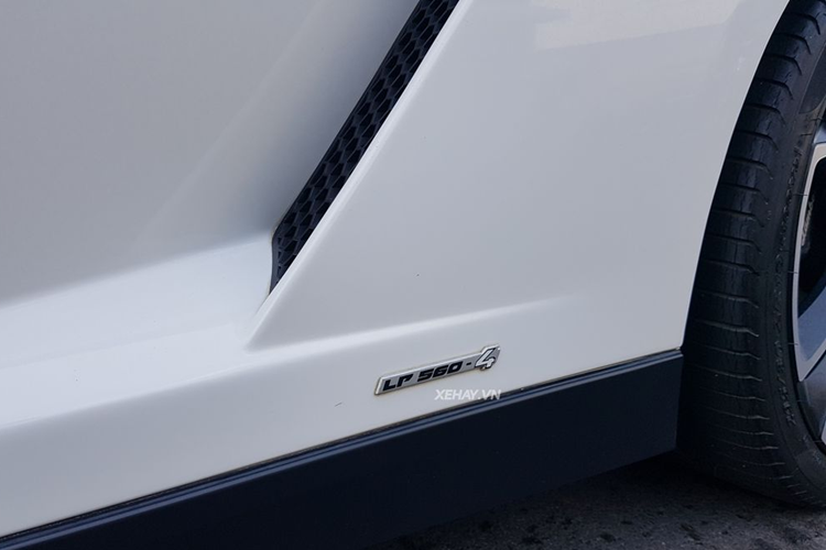 Cung cấp sức mạnh cho Lamborghini Gallardo LP560-4 Spyder 50th Anniversary vẫn là khối động cơ V10, dung tích 5.2 lít quen thuộc của bản tiêu chuẩn nhưng sản sinh ra công suất tối đa 560 mã lực và mô-men xoắn cực đại 540 Nm.