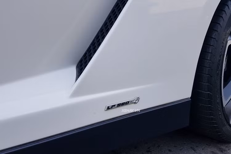 Cung cấp sức mạnh cho Lamborghini Gallardo LP560-4 Spyder 50th Anniversary vẫn là khối động cơ V10, dung tích 5.2 lít quen thuộc của bản tiêu chuẩn nhưng sản sinh ra công suất tối đa 560 mã lực và mô-men xoắn cực đại 540 Nm.