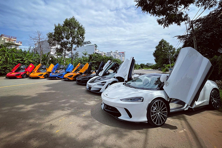 Mức giá xe xe McLaren 765LT khi mới về Việt Nam được các địa lý tư nhân chào bán khoảng 35 tỷ đồng chưa bao gồm thuế phí và ra biển trắng. Chiếc McLaren 720S bản tiêu chuẩn có giá khi mới về Việt Nam khoảng 20 tỷ đồng, chua bao gồm gói độ N-Largo đắt tiền.