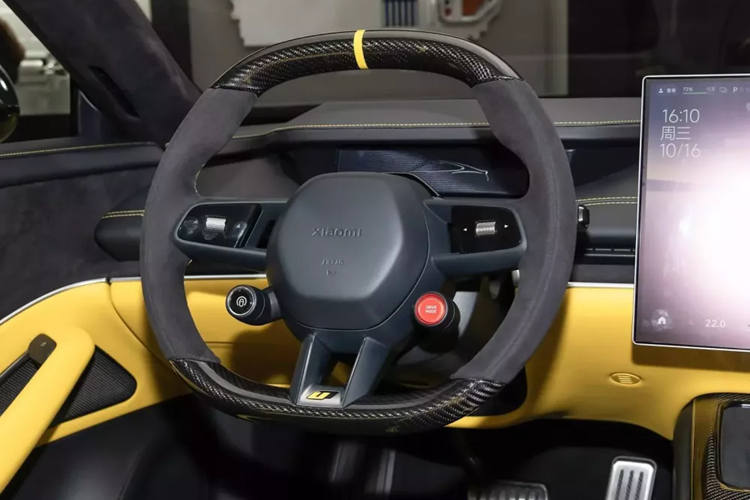 Có lẽ lời giải thích hợp lý nhất là những phạm vi này có các tùy chọn lốp khác nhau. Được cho là "chiếc xe bốn cửa sản xuất hàng loạt nhanh nhất hành tinh", phần lớn những gì chúng ta biết về chiếc xe cho đến nay là nhờ vào các danh sách MIIT trước đó. Cung cấp sức mạnh cho SU7 Ultra là một động cơ điện V6 và hai động cơ điện V8.