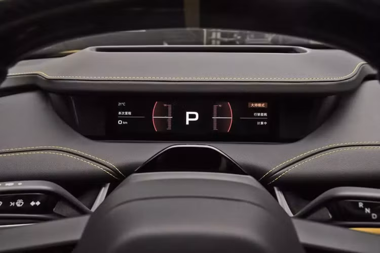 Ultra tương tự như SU7 Max; tuy nhiên, nó lớn hơn, với kích thước bao gồm chiều dài, chiều rộng và chiều cao lần lượt sẽ là 5115/1970/1465 mm, nhưng chiều dài cơ sở thì giống nhau 3000 mm. Một phần của sự khác biệt về kích thước là do bộ body kit.