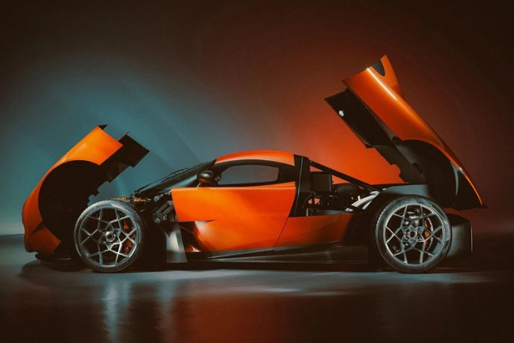 Mẫu siêu xe Oilstainlab HF-11 sở hữu thiết kế cá tính, pha chút cổ điển. Phần đầu xe gợi nhiều liên tưởng đến mẫu Porsche 911 trong khi phía đuôi xe lại có nhiều nét gợi nhớ đến Jaguar F-type.