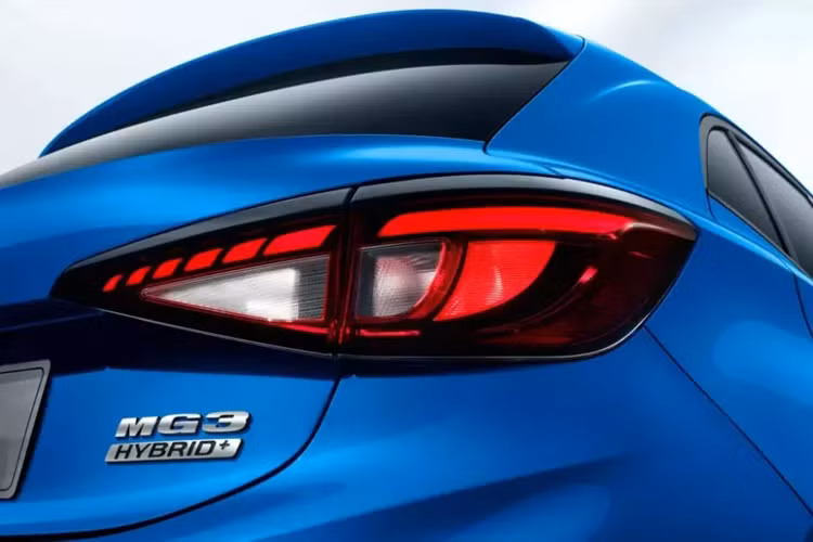 Nhờ đó, MG3 2024 chỉ tiêu thụ lượng xăng trung bình 4,4 lit/100 km. Ngoài ra, xe còn có 3 chế độ lái là Eco, Standard và Sport. Ở chế độ Sport, xe có thể tăng tốc từ 0-100 km/h trong thời gian 8 giây.