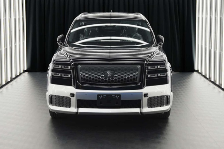 Được biết, GRMN không chỉ là cấu hình hiệu suất cao GR thông thường, mà là bản đua và thường có khả năng vận hành khủng nhất so với toàn bộ các cấu hình còn lại của Toyota Century SUV chủ tịch.