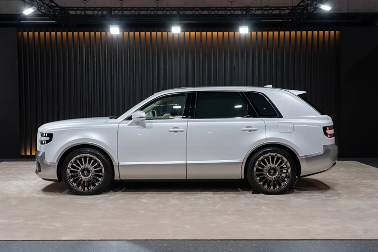 Toyota Century SUV mới chỉ mở bán tại hai thị trường là Nhật Bản và Trung Quốc. Nên khả năng cao phiên bản GRMN cũng sẽ chỉ phục vụ cho người dùng tại 2 quốc gia trên.