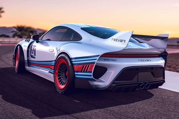 Người mua Rezvani có thể chọn giữa 911 Carrera S, GT3 hoặc Turbo S để thương hiệu có thể sử dụng để nâng cấp. RR1 550 là phiên bản cơ sở vì về nguyên bản, khối động cơ 3.0 lít tăng áp của Carrera có công suất 550 mã lực khi sử dụng trên đường đua hoặc 520 mã lực trên đường phố.