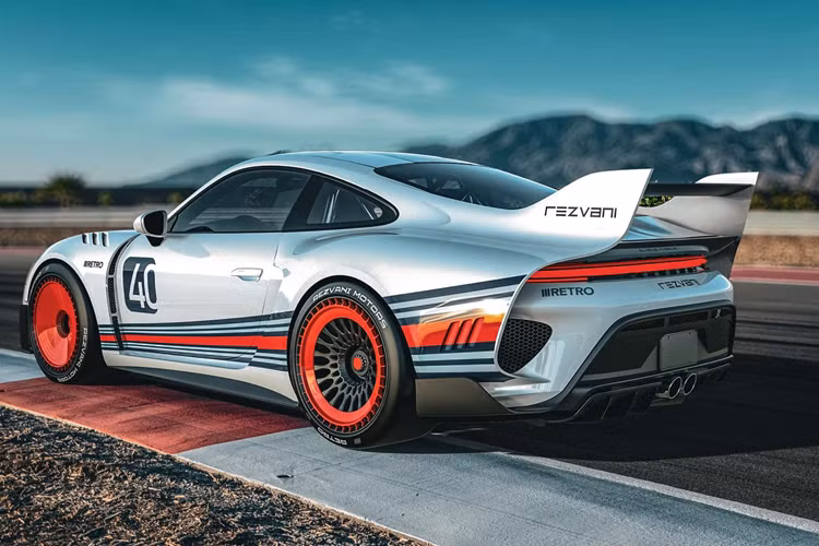 Phiên bản hàng đầu sẽ là mẫu RR1 750 tạo ra công suất lên tới 750 mã lực trên đường đua, các phiên bản đường phố chỉ có công suất 715 mã lực, giảm sức mạnh thông qua hệ dẫn động bốn bánh tiêu chuẩn của Turbo.