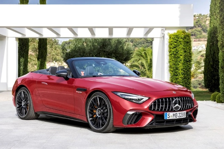 Tại Mỹ, giá xe Mercedes-AMG SL 63 4MATIC+ có mức bán ra lên đến 188.050 USD (tương đương 4,62 tỷ đồng).