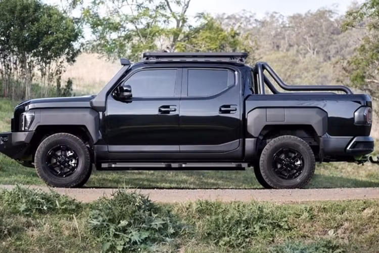 Kia khẳng định khoảng không gian trên đầu, chỗ để vai và chỗ để chân cho hàng ghế thứ 2 dẫn đầu phân khúc, cùng với khả năng ngả hàng ghế sau trong khoảng 22 đến 30 độ. Nâng hàng ghế sau lên và có 2 hộc đựng đồ ẩn dành cho những đồ có giá trị.