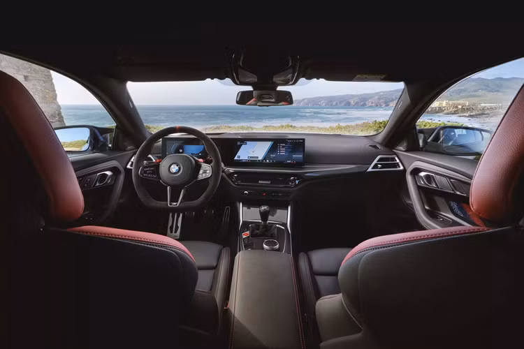 Khi được kết hợp với hộp số này, động cơ 3.0L có thể đạt mức mô-men xoắn cực đại lên tới 600 Nm, qua đó giúp xe tăng tốc 0-100 km/h trong 3,9 giây. Nếu sử dụng hộp số sàn 6 cấp, thời gian tăng tốc 0-100 km/h nhanh hất chỉ là 4,1 giây. Cả hai thông số này đều đã là cải thiện 0,1 giây sớm hơn so với M2 đời trước.