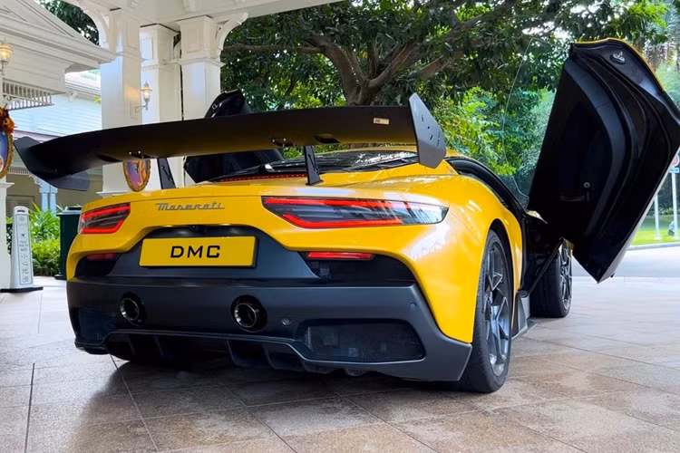 Mức giá của các tùy chọn này có thể lên đến 10.000 USD. Về nguyên bản, Maserati MC20 được trang bị khối động cơ Nettuno V6 dung tích 3.0L, công suất tối đa 630 mã lực và mô-men xoắn cực đại 730 Nm.