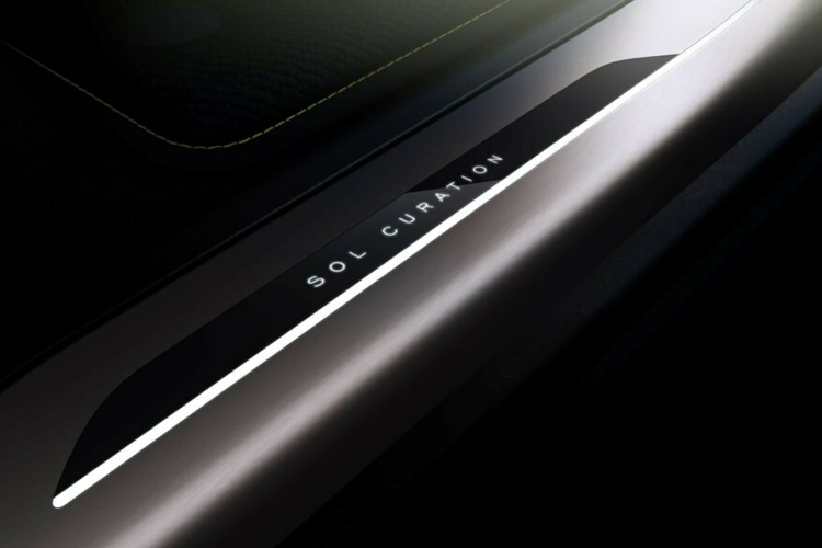 Những mẫu xe này cũng được trang bị hệ dẫn động tiêu chuẩn của Range Rover Sport SV với trang bị động cơ V8 4.4 lít tăng áp kép công suất 626 mã lực và mô-men xoắn cực đại 749 Nm.