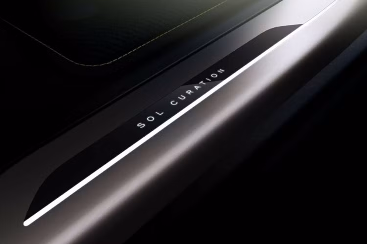 Những mẫu xe này cũng được trang bị hệ dẫn động tiêu chuẩn của Range Rover Sport SV với trang bị động cơ V8 4.4 lít tăng áp kép công suất 626 mã lực và mô-men xoắn cực đại 749 Nm.