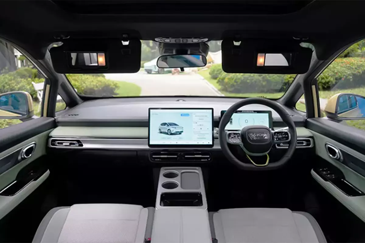 Xe nằm trên nền tảng AEP 2.0, có kích thước 4535/1870/1650 mm và chiều dài cơ sở 2750 mm. Về ngoại thất, mặt trước bắt mắt với đèn pha giống như lông mi. Ở phía sau, phía trên được trang bị cánh lướt gió và đèn phanh gắn trên cao.