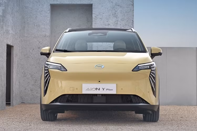 Tại hội nghị này, chiếc xe Aion Y Plus đã chính thức có mặt tại thị trường Indonesia, cung cấp hai phiên bản là Exclusive (phạm vi hoạt động 410 km) và Premium (phạm vi hoạt động 490 km). Mức giá xe GAC Aion Y Plus 2024 từ 415.000.000 – 475.000.000 IDR (25.200 – 28.900 USD), tương đương 656 triệu đồng đến 751 triệu đồng.