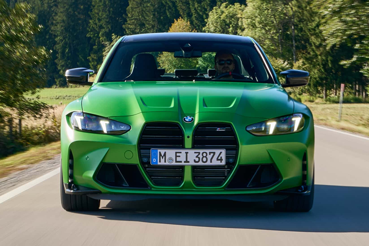 Với phiên bản BMW M3 Competition 2025 mới dẫn động 4 bánh, mẫu xe đã được BMW nâng cấp thêm công suất 20 mã lực so với phiên bản tiền nhiệm. Hãng đã tinh chỉnh lại hệ thống quản lý động cơ của M3 Competition xDrive để tăng công suất lên 523 mã lực.