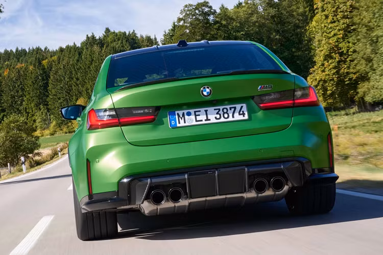 Chính vì vậy, giá xe BMW M3 2025 khởi điểm cho M3 thường và M3 Competition dẫn động cầu sau lần lượt là 77.175 và 81.375 USD. M3 Competition xDrive đắt hơn 1.000 USD so với trước đây, với giá khởi điểm từ 86.475 USD.