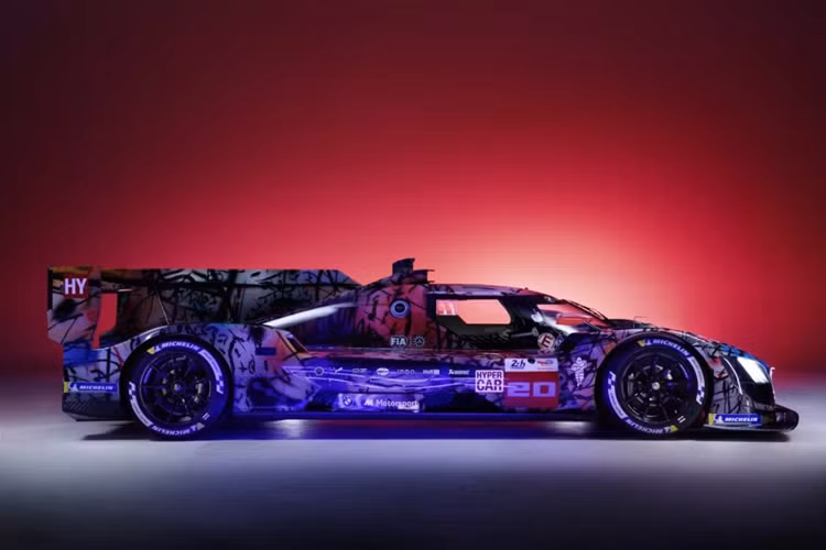 Trên thực tế, sự kiện này đánh dấu sự trở lại của BMW vì đội nhà máy đã không thi đấu ở cấp độ cao nhất tại Le Mans kể từ khi họ vô địch 25 năm trước.