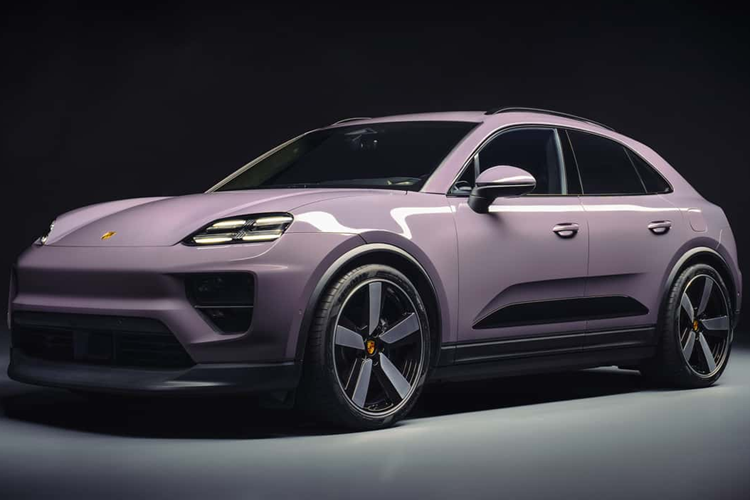 Không những vậy, Porsche Macan còn có tùy chọn bộ mâm đặc biệt với các cánh gió khí động học được làm từ sợi carbon với mức giá lên đến 7.410 USD (66 triệu đồng). Các tùy chọn nội thất của Macan EV 2024 cũng rất phong phú. Khách hàng có thể lựa chọn ghế ngồi bọc da với các màu sắc đen, nâu, be hoặc đỏ.