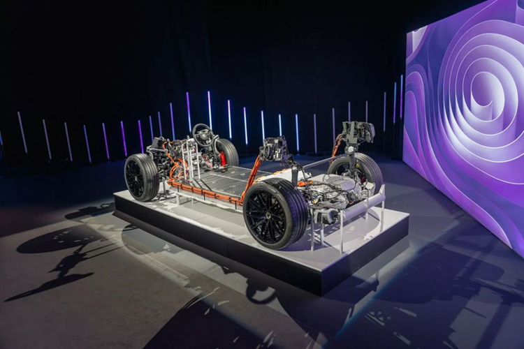 Đối với phiên bản cao cấp Porsche Macan Turbo 2024 cao cấp, khách hàng có không dưới 9 tùy chọn kiểu dáng mâm xe, từ kích thước 20 inch cho đến 22 inch. Trong đó, bộ la-zăng RS Spyder 22 inch và Macan Exclusive 22 inch được cung cấp nhiều tùy chọn màu sơn khác nhau.